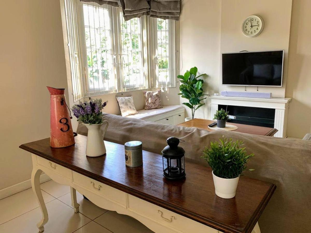 Cottonwood Bed & Breakfast House Bandung Buitenkant foto